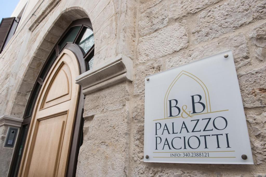 B&B Palazzo Paciotti Trani Bagian luar foto